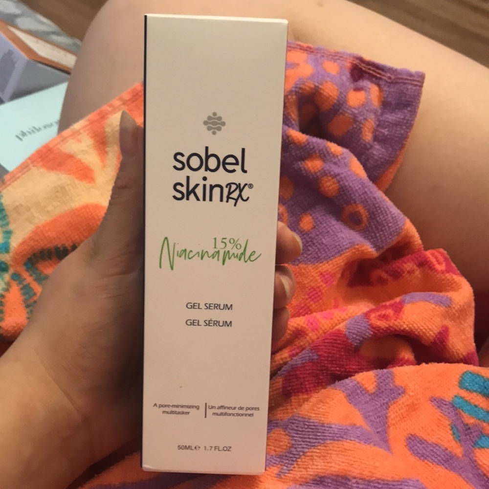 Gel serum, a pore minimizing multitasker